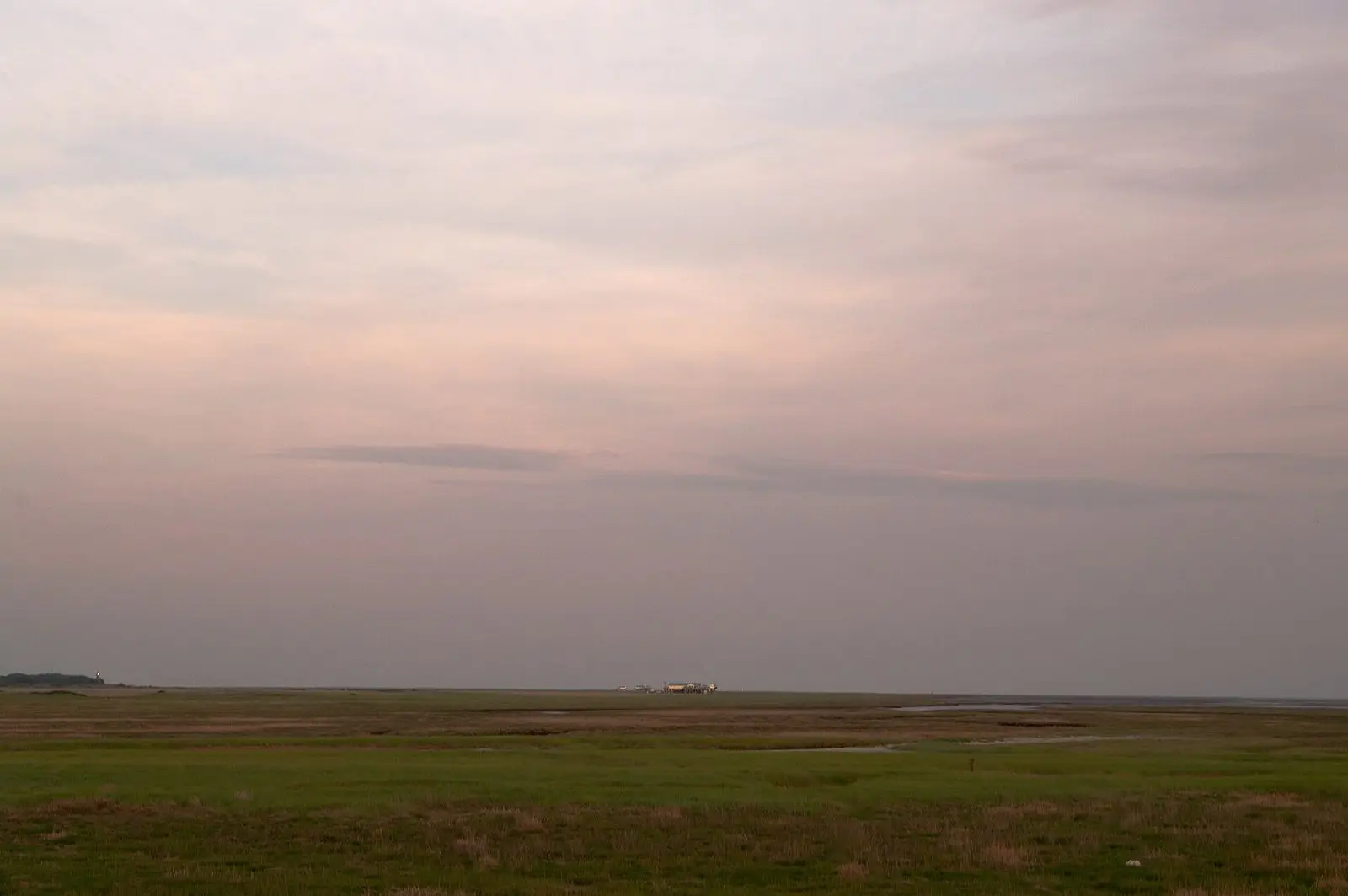 Abendstimmung über den weiten Salzwiesen von Sankt Peter-Ording